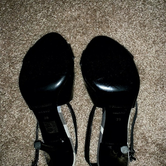 💚💚❤️BURBERRY 💙PATENT LEATHER💜💜❤️ - Picture 4 of 8